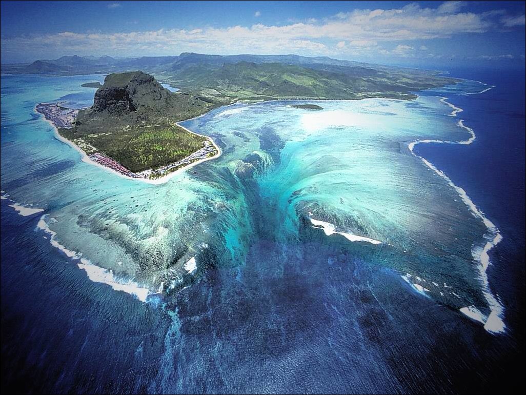 Впадина в море