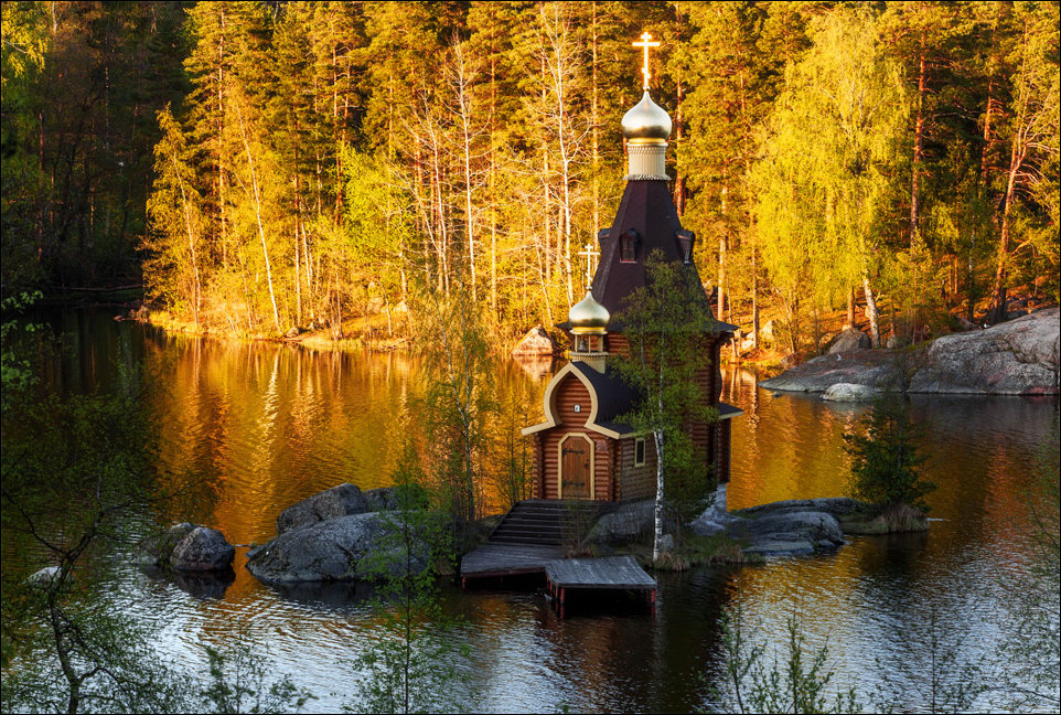 Часовенька среди воды