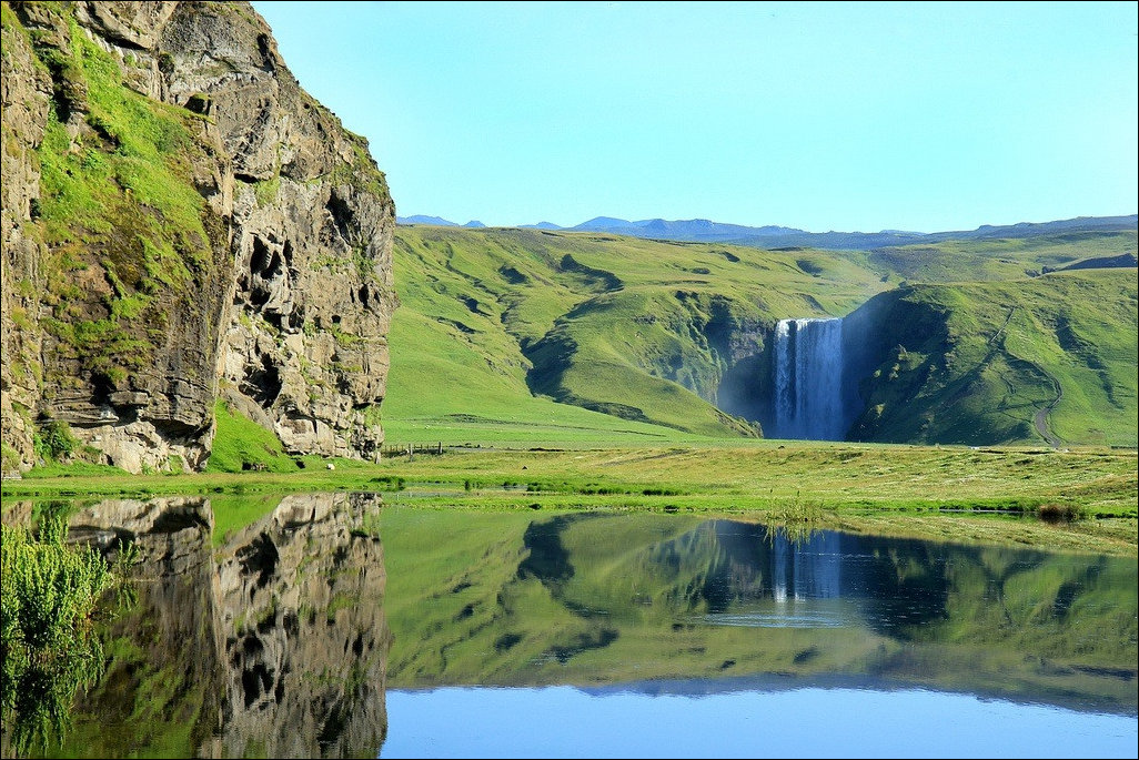 Красота природы, горное озеро, водопад